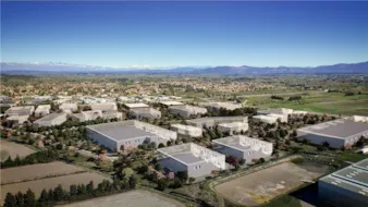 Vue drone d'un site d'activité en région Sud