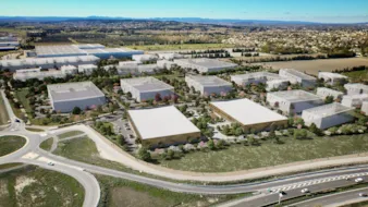 Vue drone d'un site d'activité en région Sud